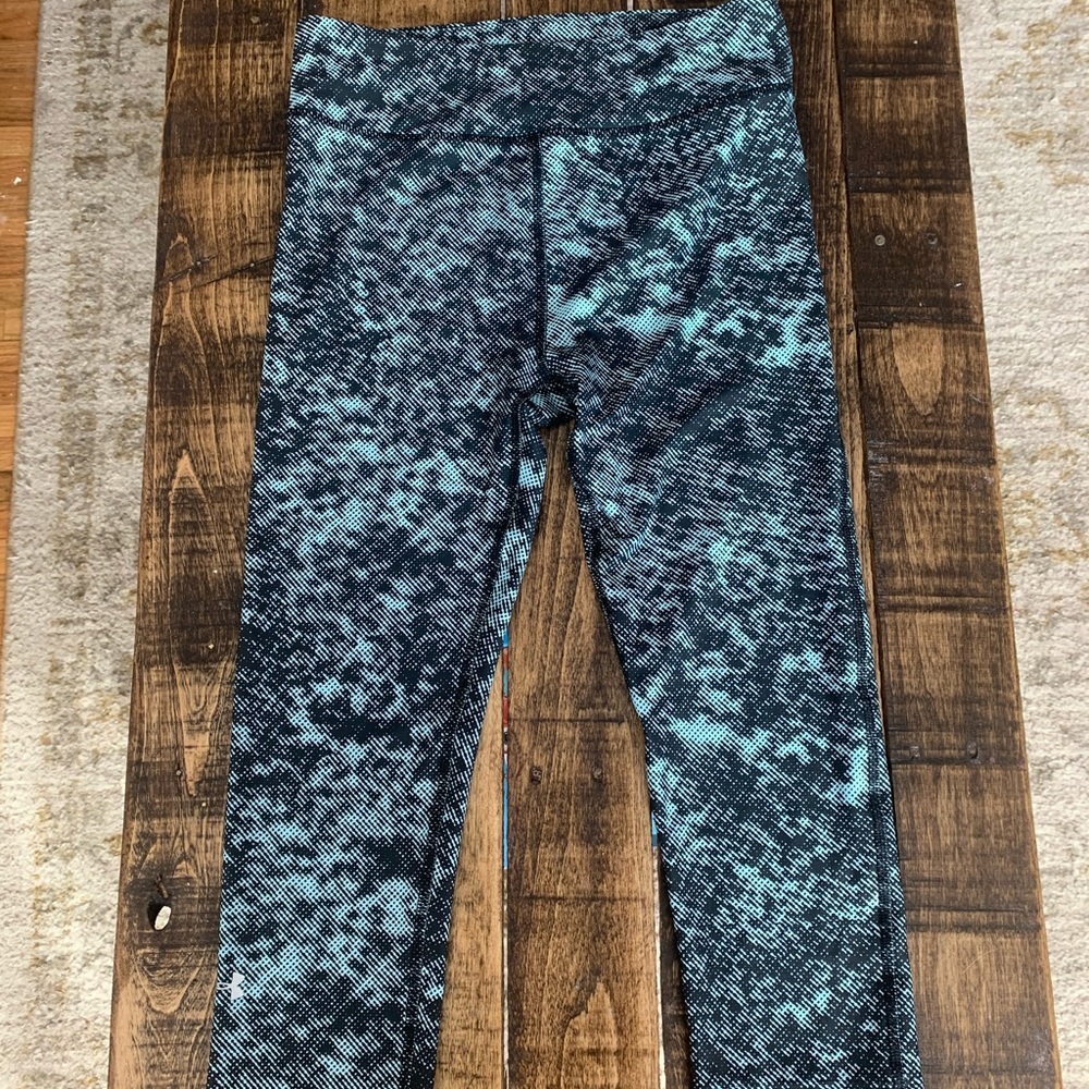 ➡️NEW ITEM⬅️ under armour Capri leggings